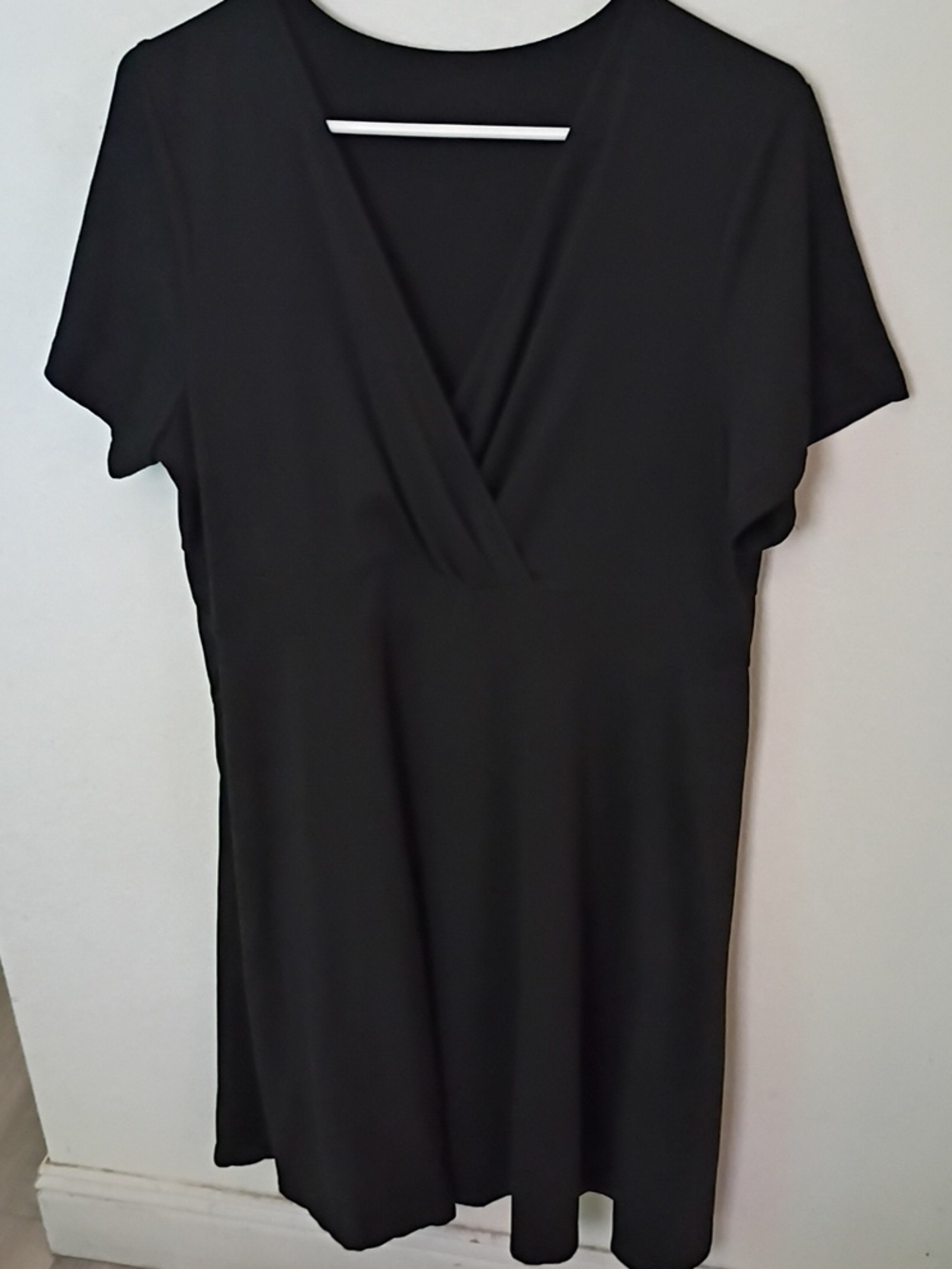 Black V-Neck Short Sleeve Dress